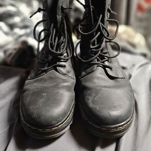 Size 12 mens doc martens